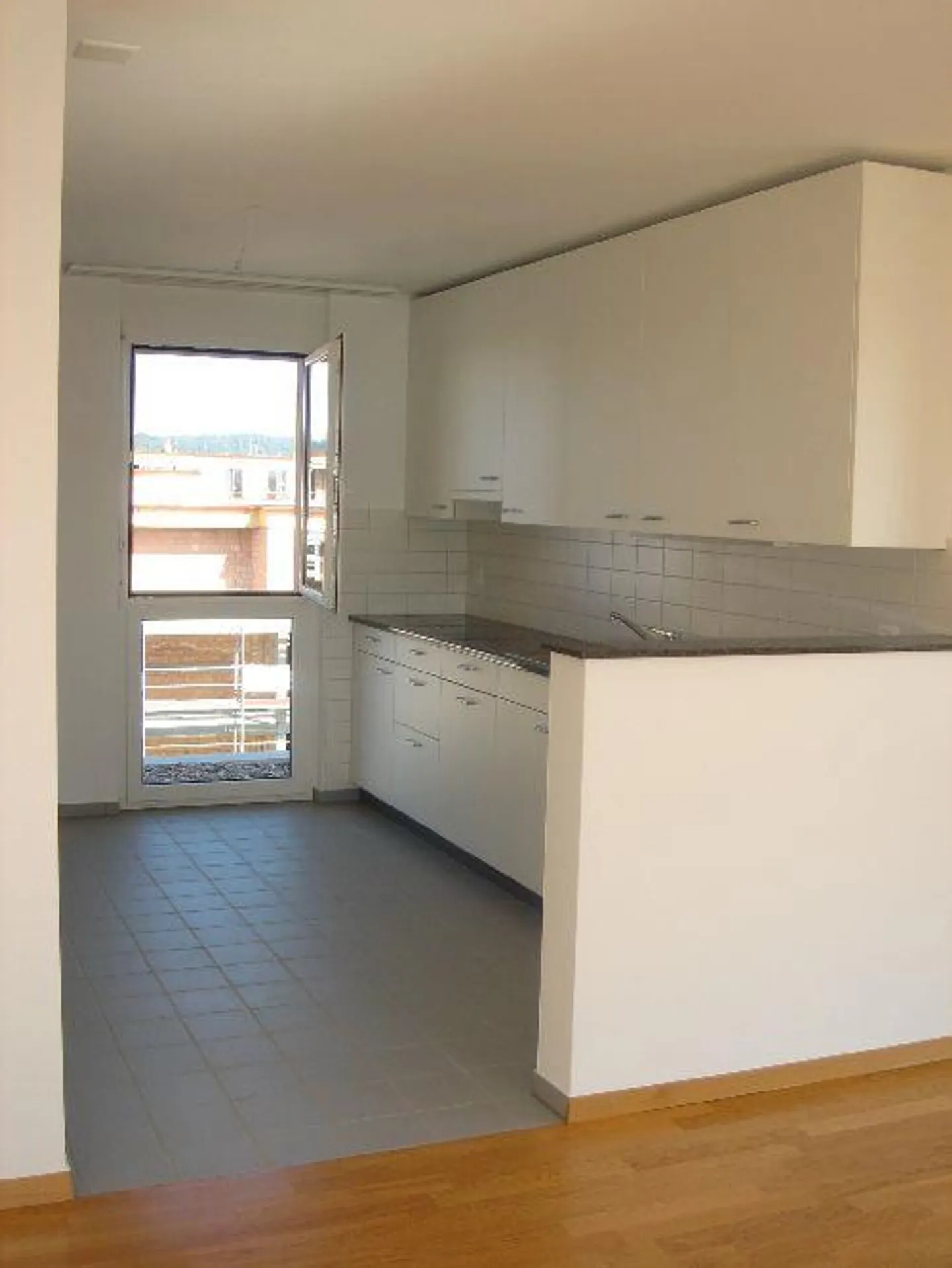 Modernes Apartment mit Balkonen - Foto 5 von 8