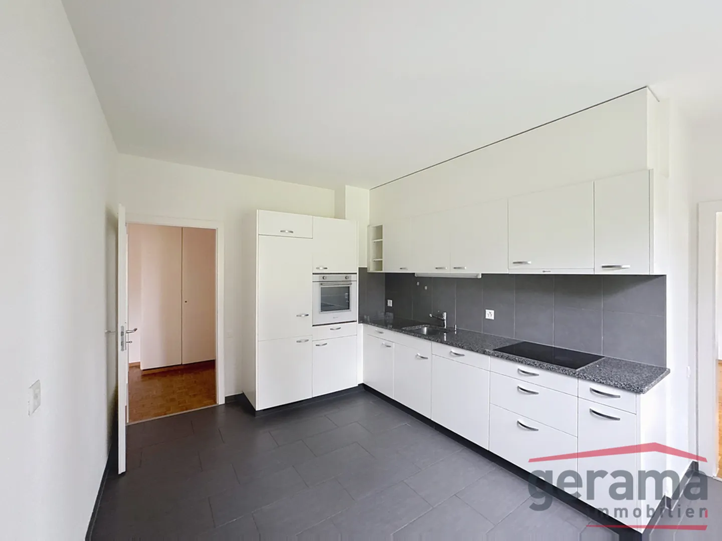 Schöne 5,5-Zimmer-Wohnung im Erdgeschoss in Fribourg - Foto 1 von 10