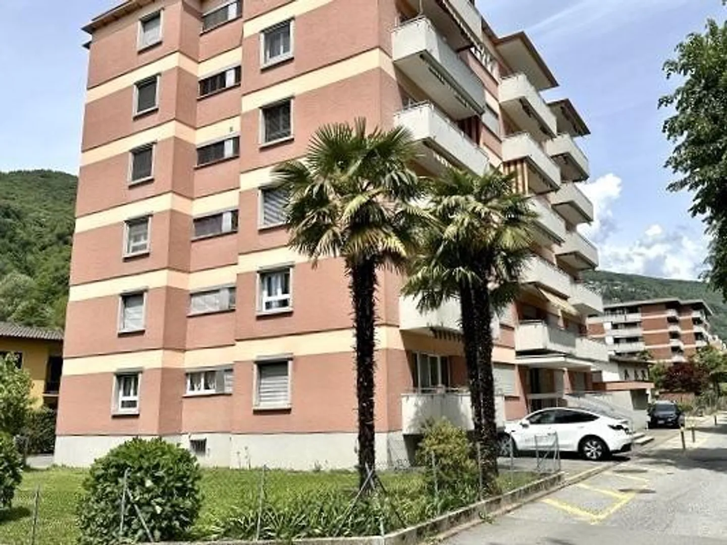 2-room apartment on the 1st floor very central, quiet, sunny with beautiful view - Photo 1 of 19