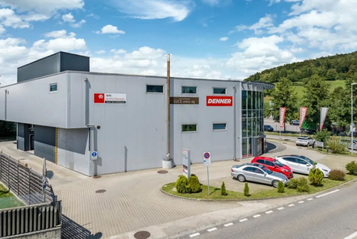 Attractive 420 m² commercial space in Sissach - ideal for showroom, practice or gym - Photo 2 of 11