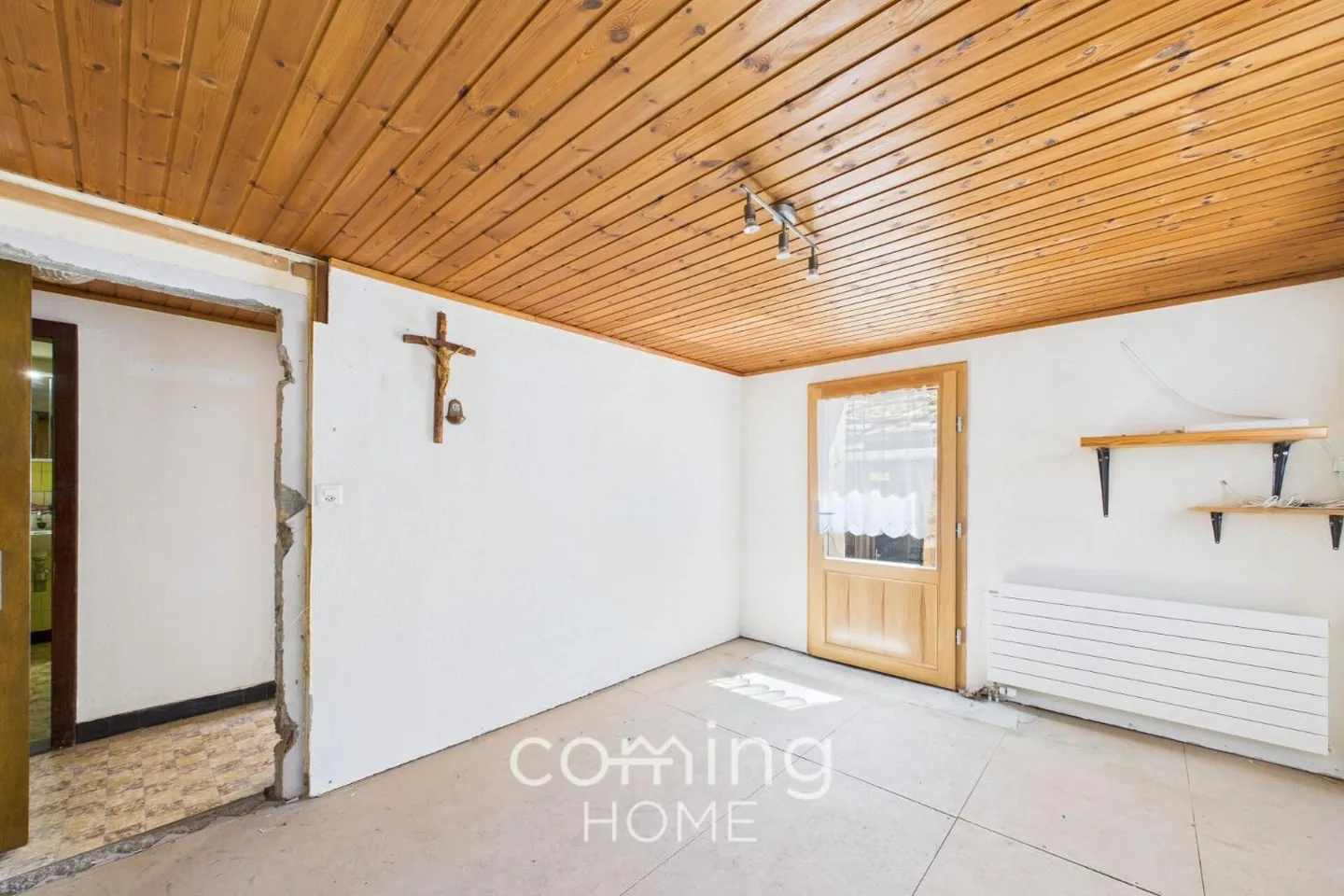 Appartement de 2,5 pièces avec une chambre supplémentaire et beaucoup de potentiel de personnalisation à Saas-Balen - Photo 4 sur 9