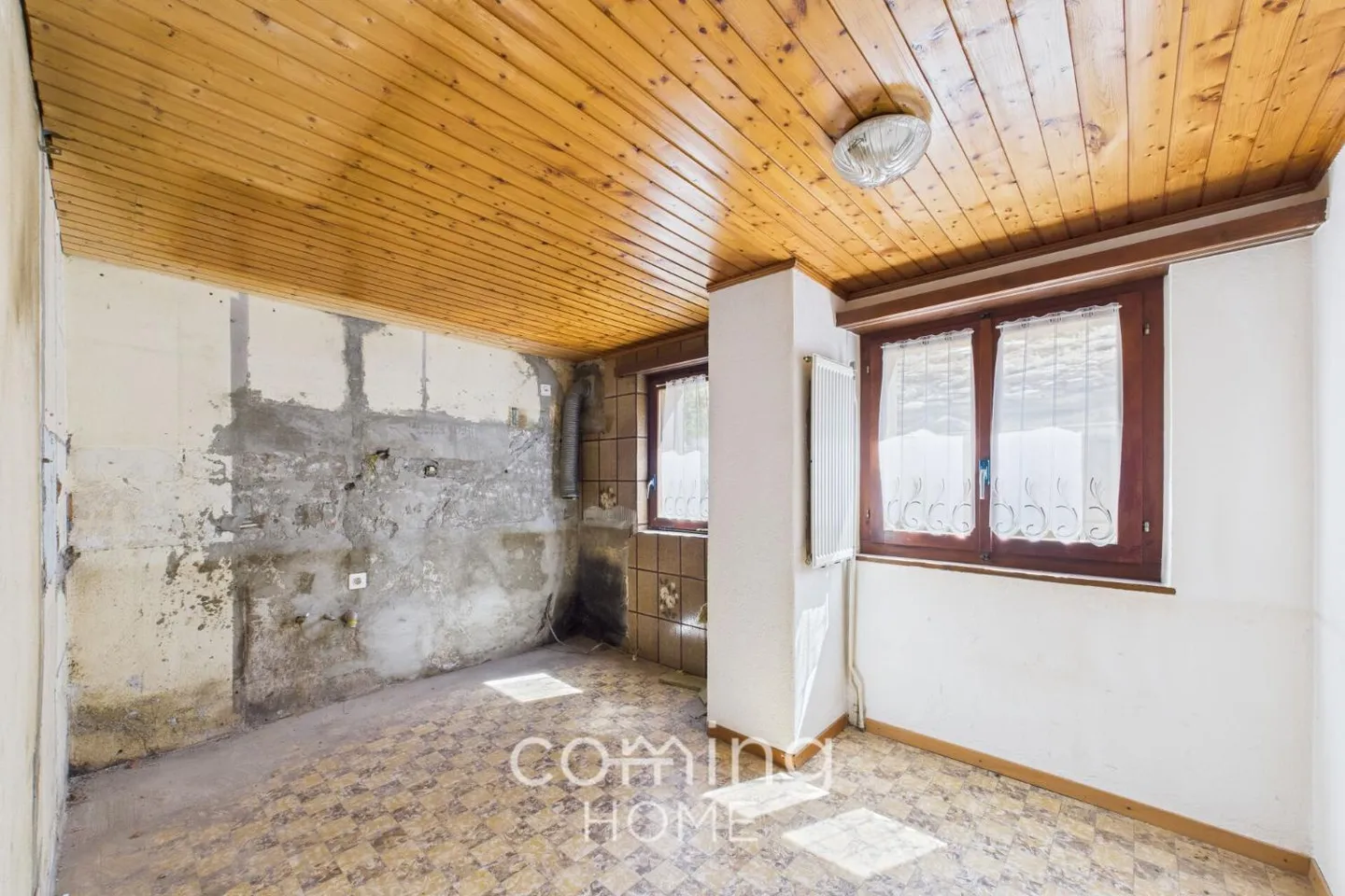 Appartement de 2,5 pièces avec une chambre supplémentaire et beaucoup de potentiel de personnalisation à Saas-Balen - Photo 5 sur 9