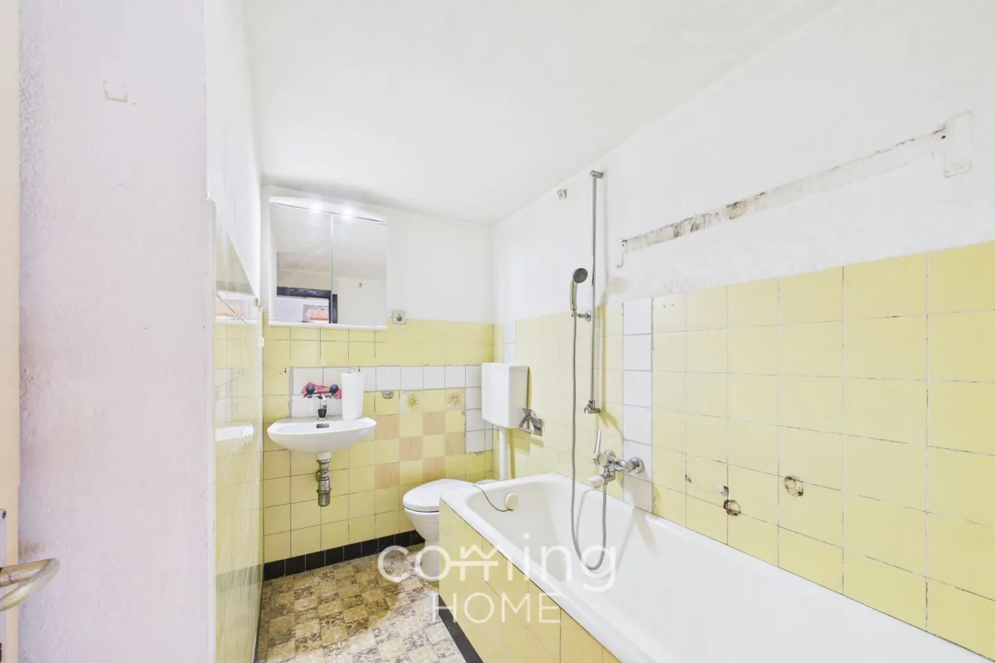 Appartement de 2,5 pièces avec une chambre supplémentaire et beaucoup de potentiel de personnalisation à Saas-Balen - Photo 7 sur 9