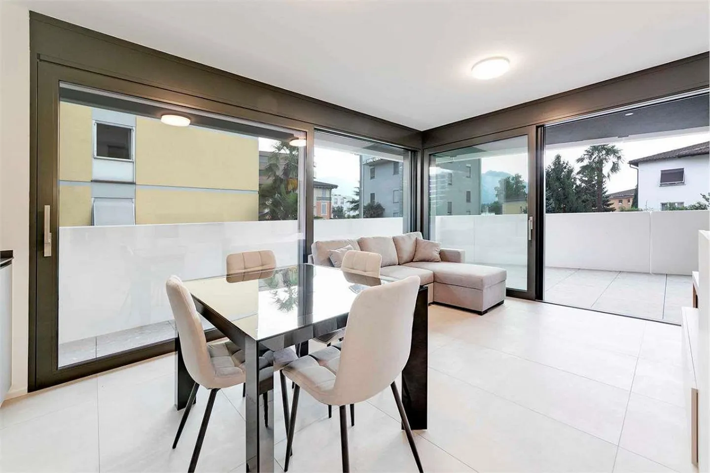 Elegante Wohnung mit grosser Terrasse - Foto 1 von 9