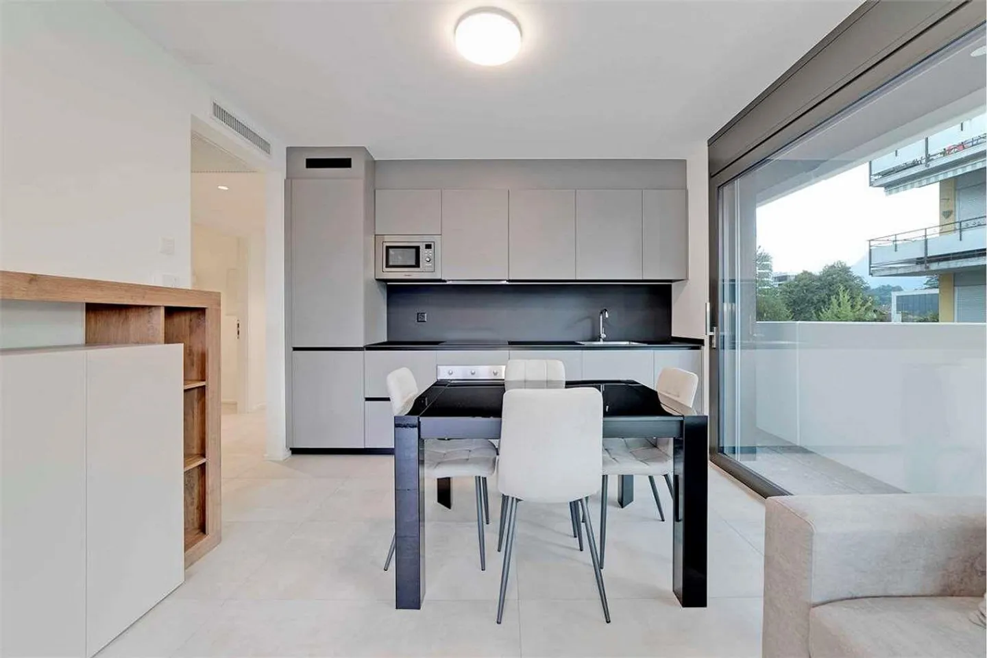 Elegante Wohnung mit grosser Terrasse - Foto 2 von 9