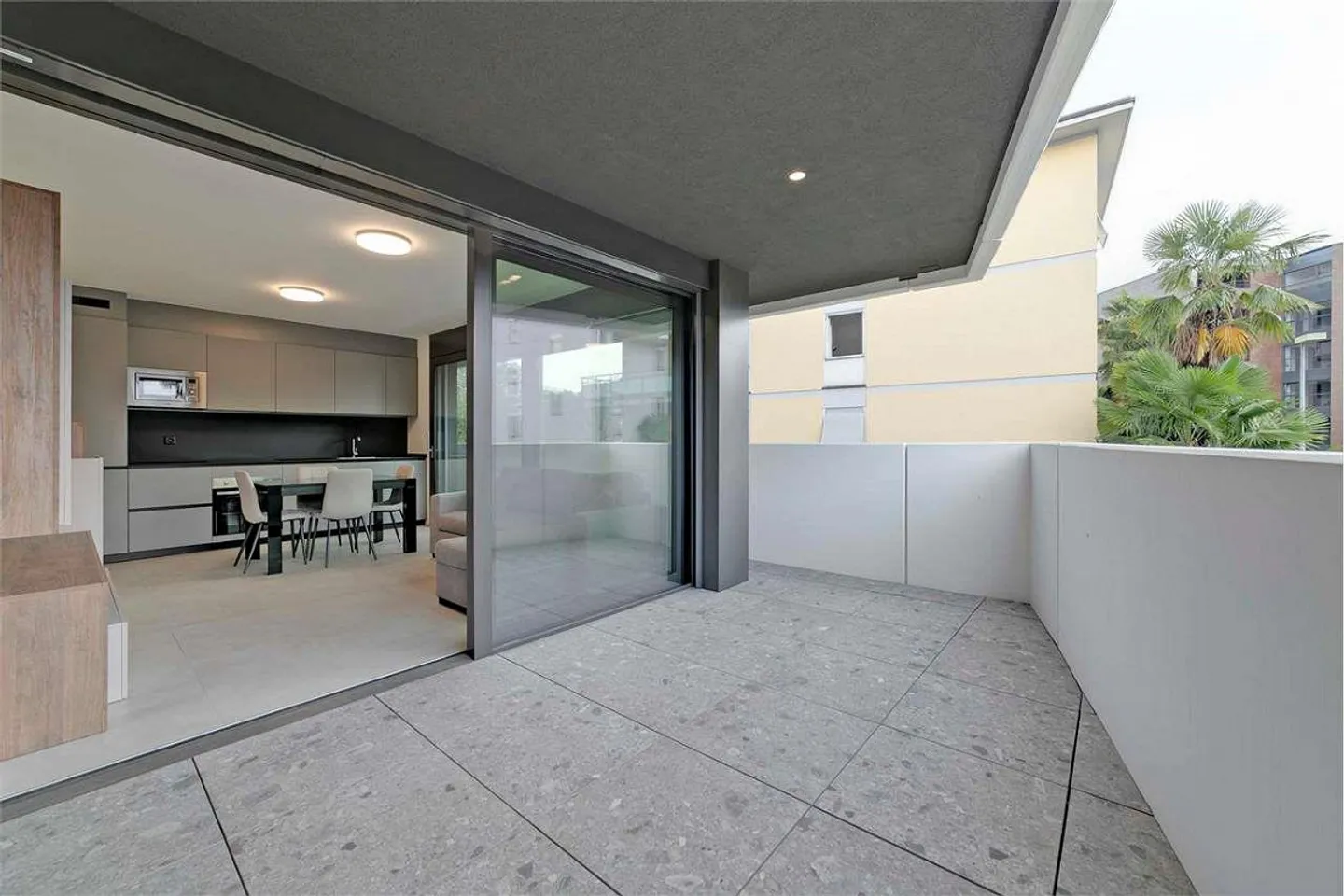 Elegante Wohnung mit grosser Terrasse - Foto 3 von 9