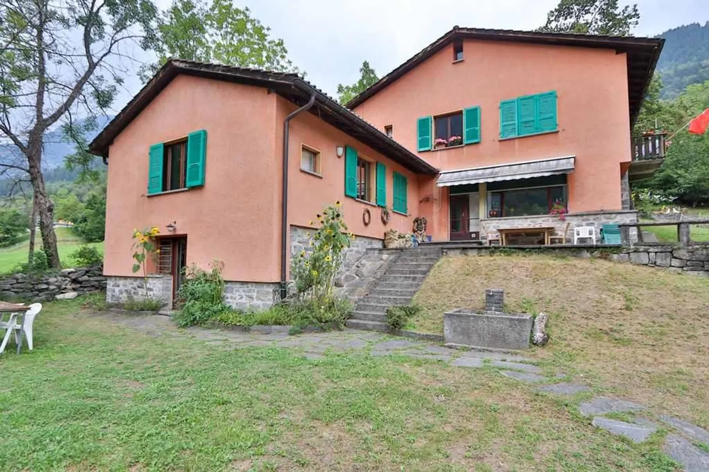 Casa bifamiliare con grande terrene edificabile in posizione isolata - Foto 6 di 19