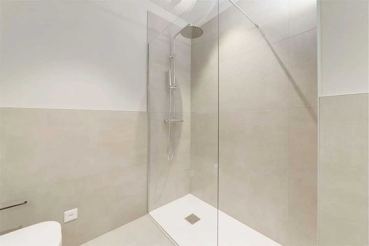 Elegante Wohnung mit grosser Terrasse - Foto 5 von 9