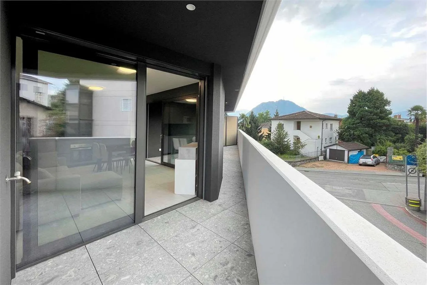 Elegante Wohnung mit grosser Terrasse - Foto 8 von 9