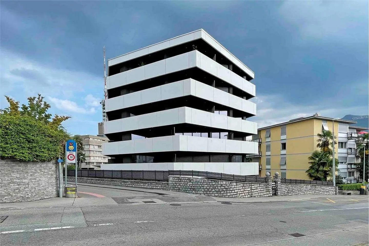 Elegante Wohnung mit grosser Terrasse - Foto 9 von 9