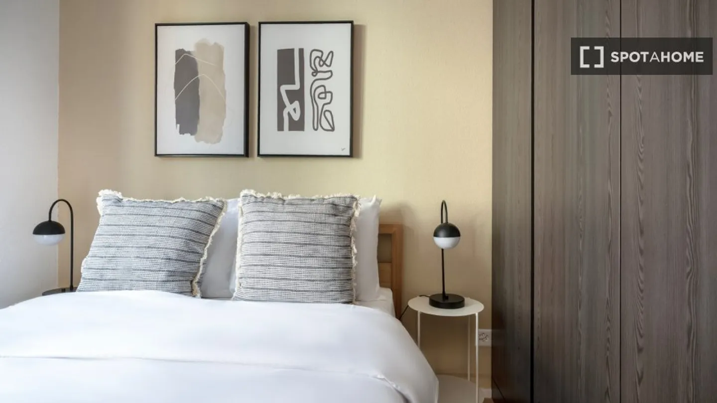 Discover, visit, and rent your new home online with complete confidence. - Photo 3 of 5