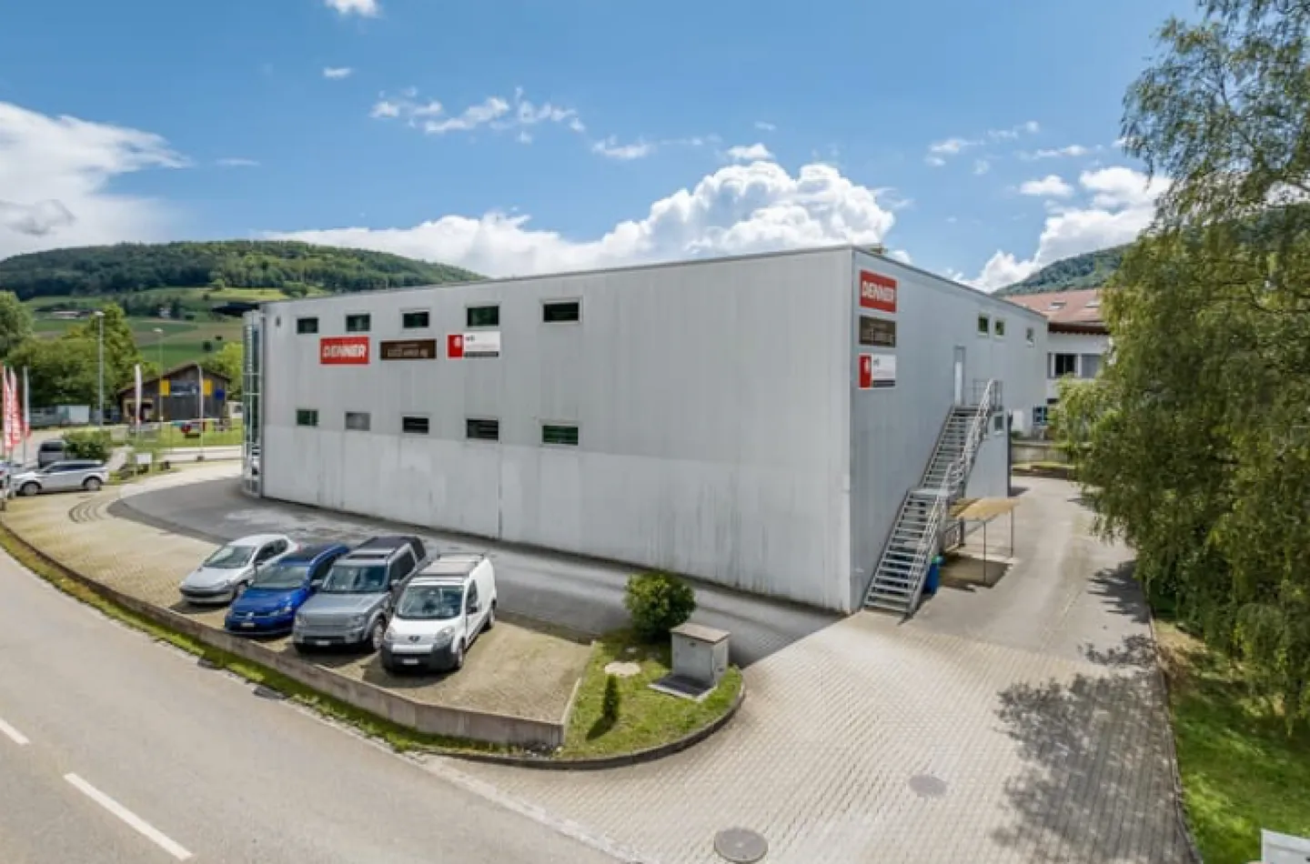 Attractive 420 m² commercial space in Sissach - ideal for showroom, practice or gym - Photo 3 of 11