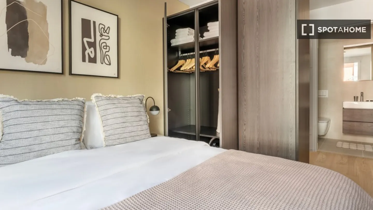 Discover, visit, and rent your new home online with complete confidence. - Photo 4 of 5