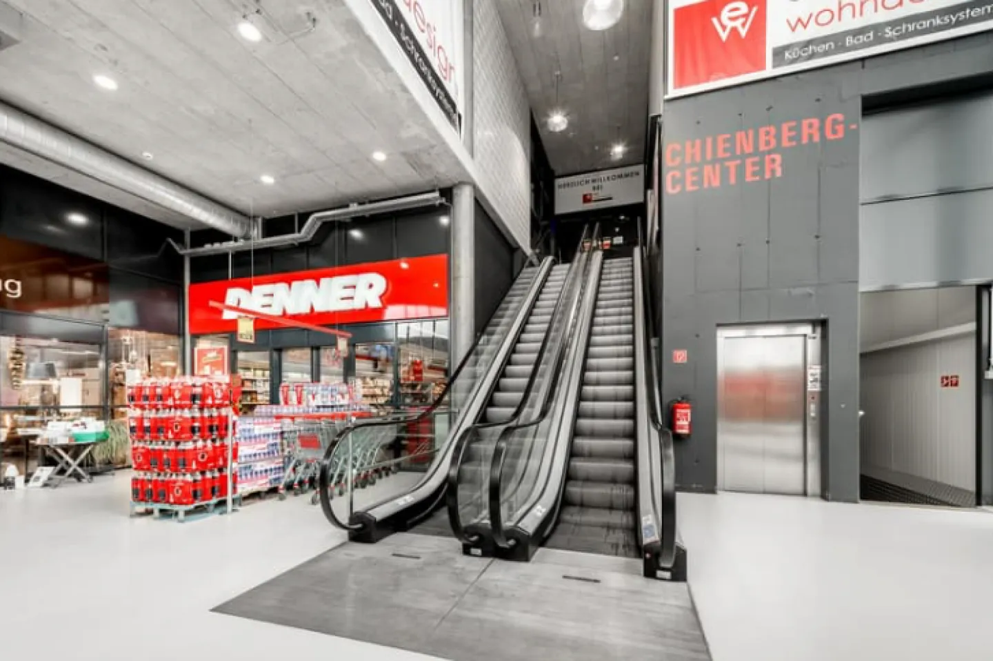 Attractive 420 m² commercial space in Sissach - ideal for showroom, practice or gym - Photo 4 of 11