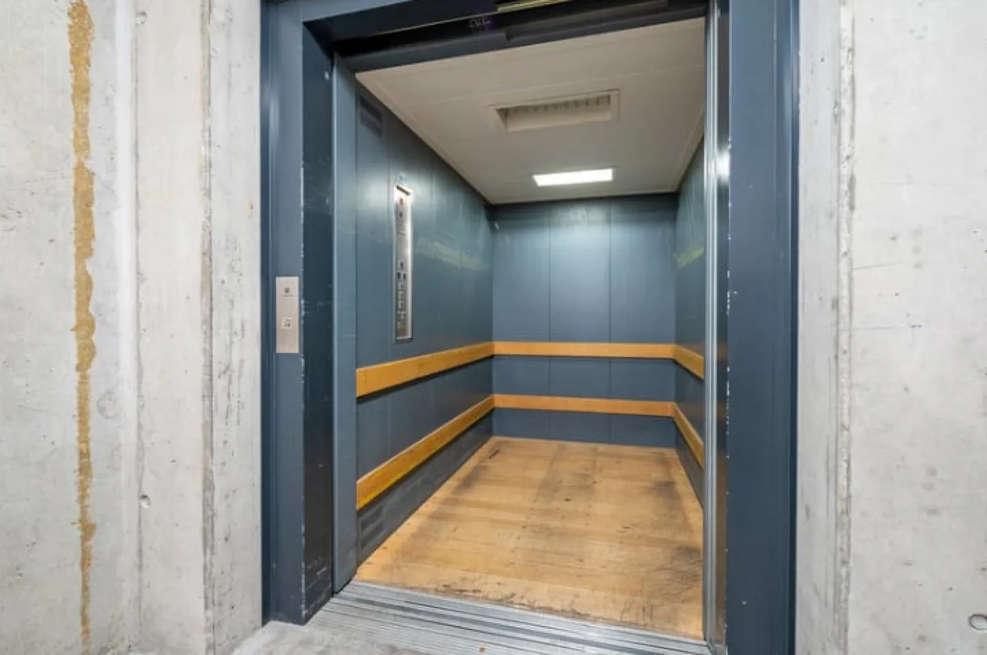 Attractive 420 m² commercial space in Sissach - ideal for showroom, practice or gym - Photo 6 of 11