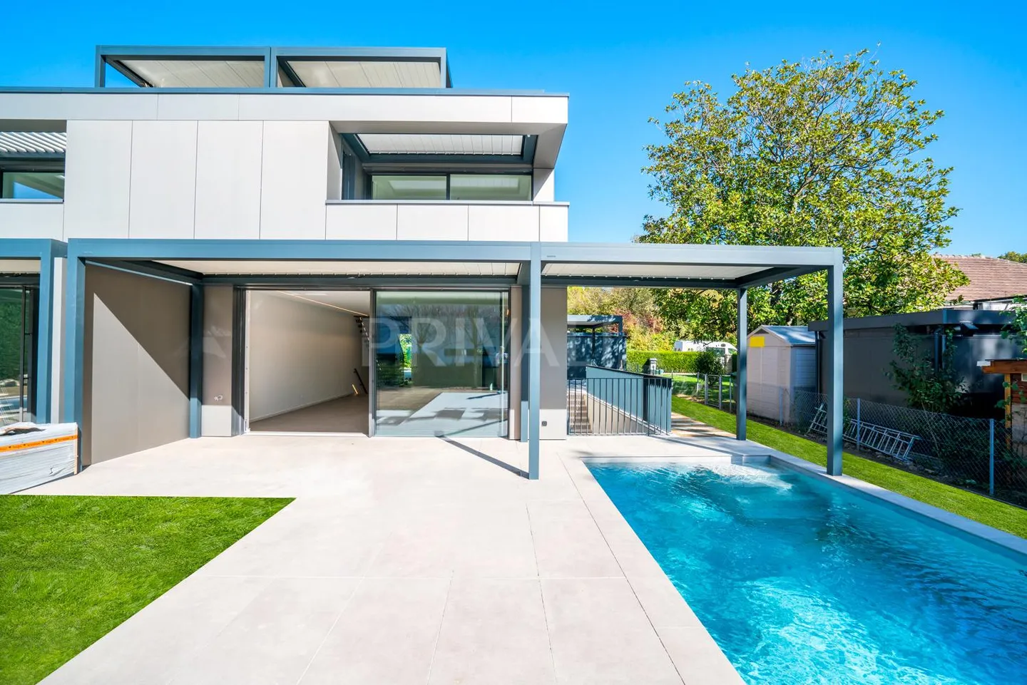 Splendida villa contemporanea progettata da un architetto in un'area residenziale di Chêne - Foto 1 di 10