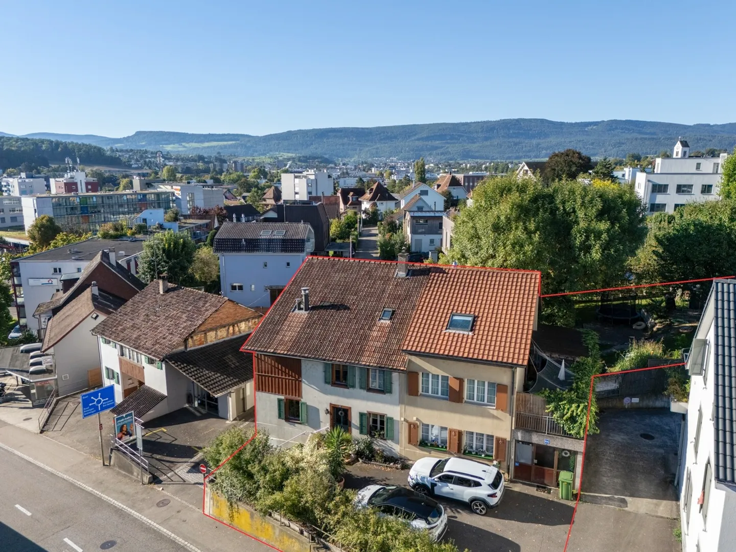 Plot with many possibilities for private and small investors - Photo 1 of 7