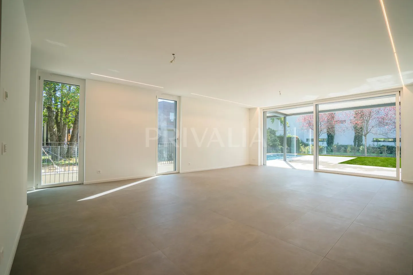 Splendida villa contemporanea progettata da un architetto in un'area residenziale di Chêne - Foto 2 di 10