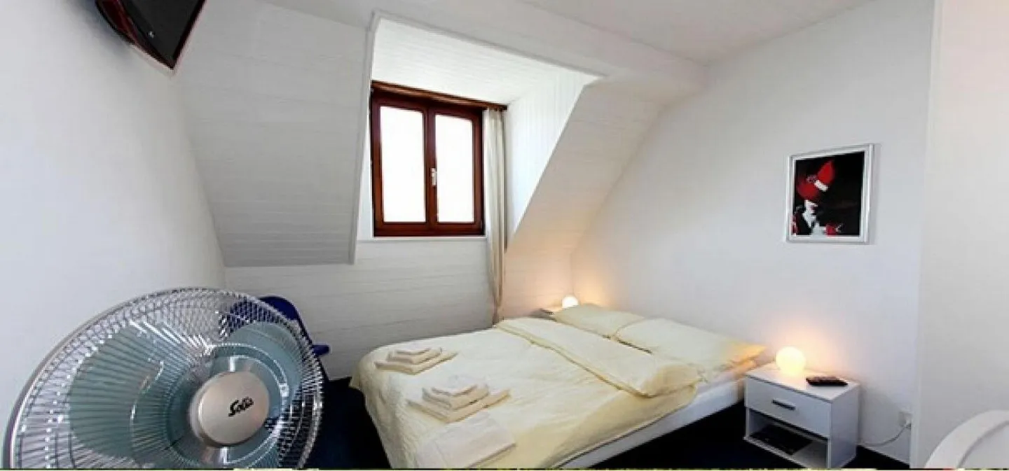 Romantic Hotel by the Lake with Private Beach, Restaurant and Beautiful View - Photo 5 of 10