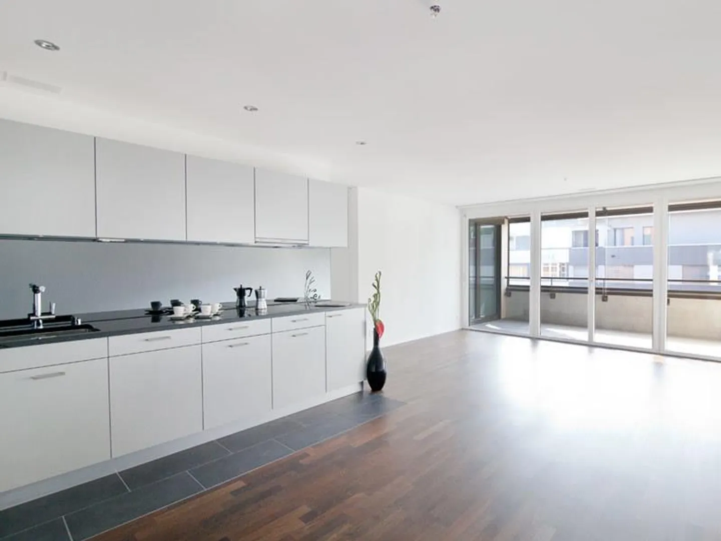 3.5 room apartment in a central location - Photo 2 of 8