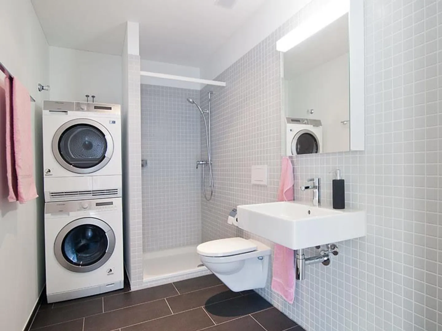 3.5 room apartment in a central location - Photo 7 of 8