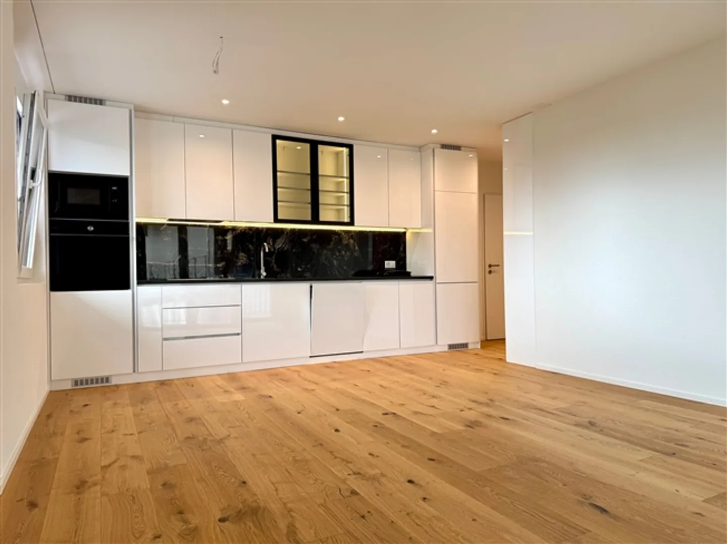 Neue 3.5-Zimmer-Wohnung mit Balkon - Foto 3 von 13