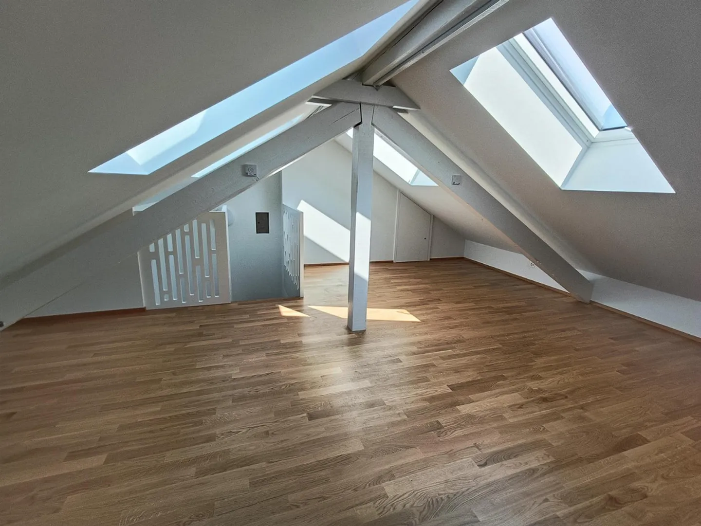 Attico di 3,5 locali: vista mozzafiato e splendido balcone - Foto 7 di 9