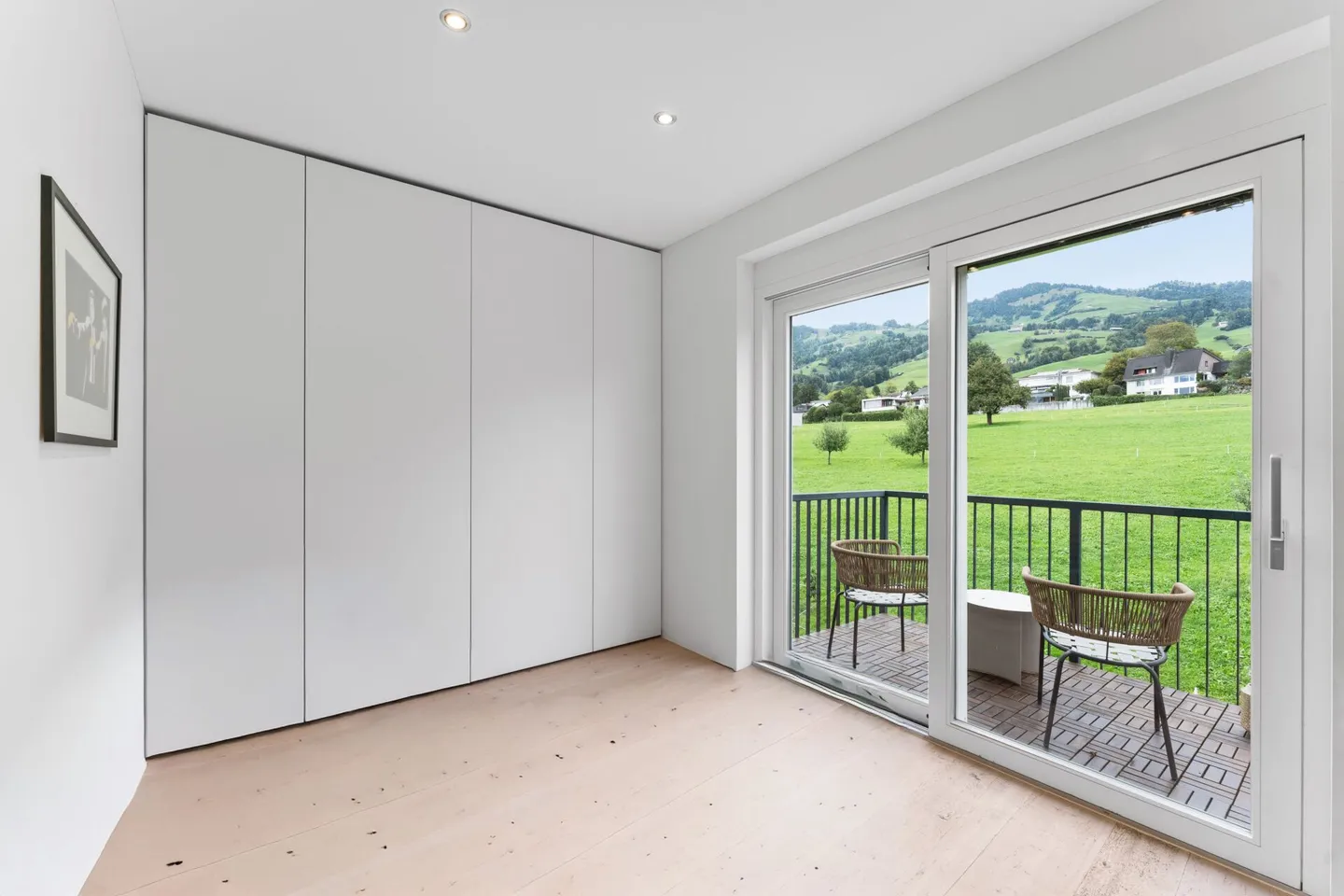 Appartamento attico elegante con vista sui Mythen, sul lago e sul verde lussureggiante - Foto 9 di 17