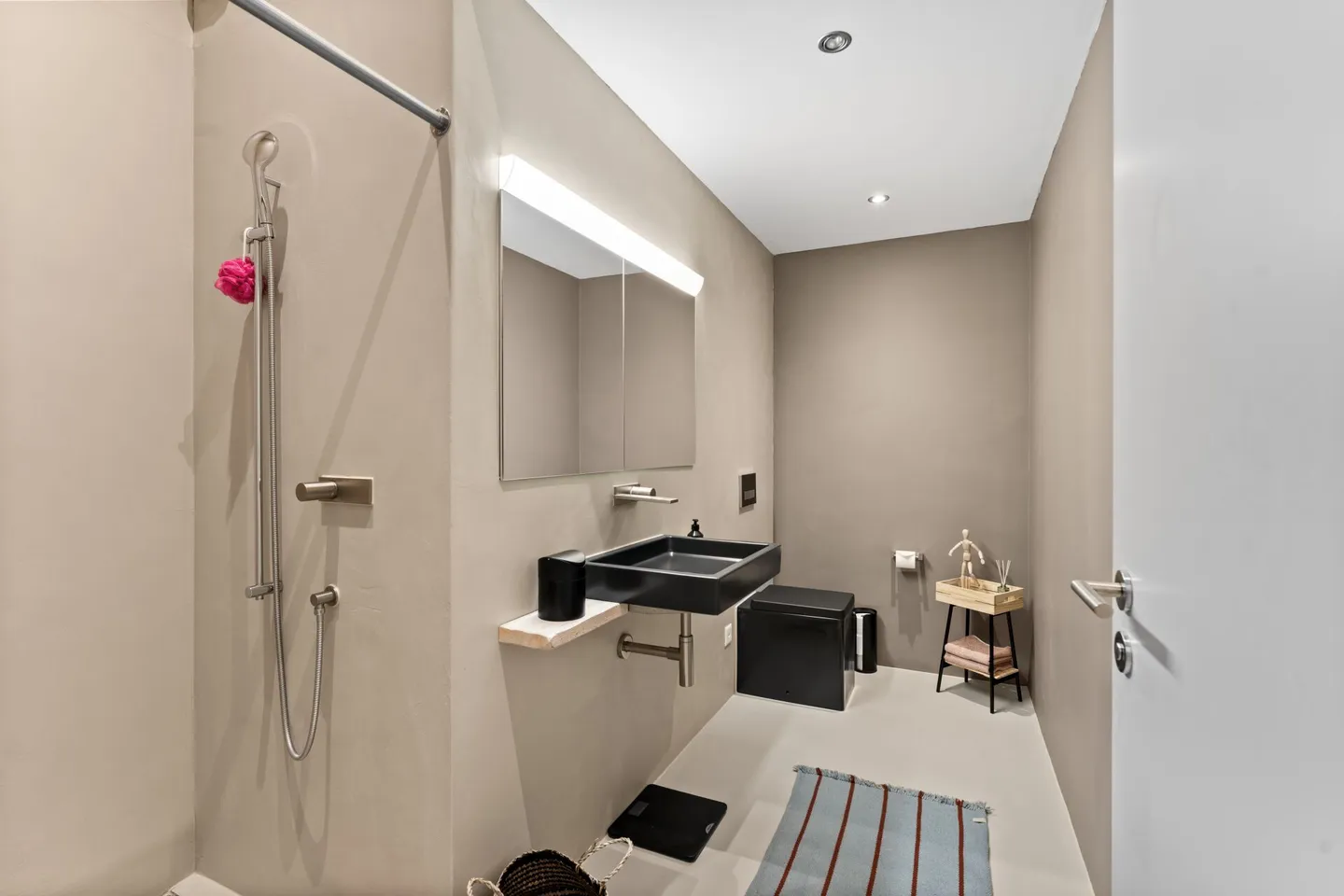 Appartamento attico elegante con vista sui Mythen, sul lago e sul verde lussureggiante - Foto 15 di 17