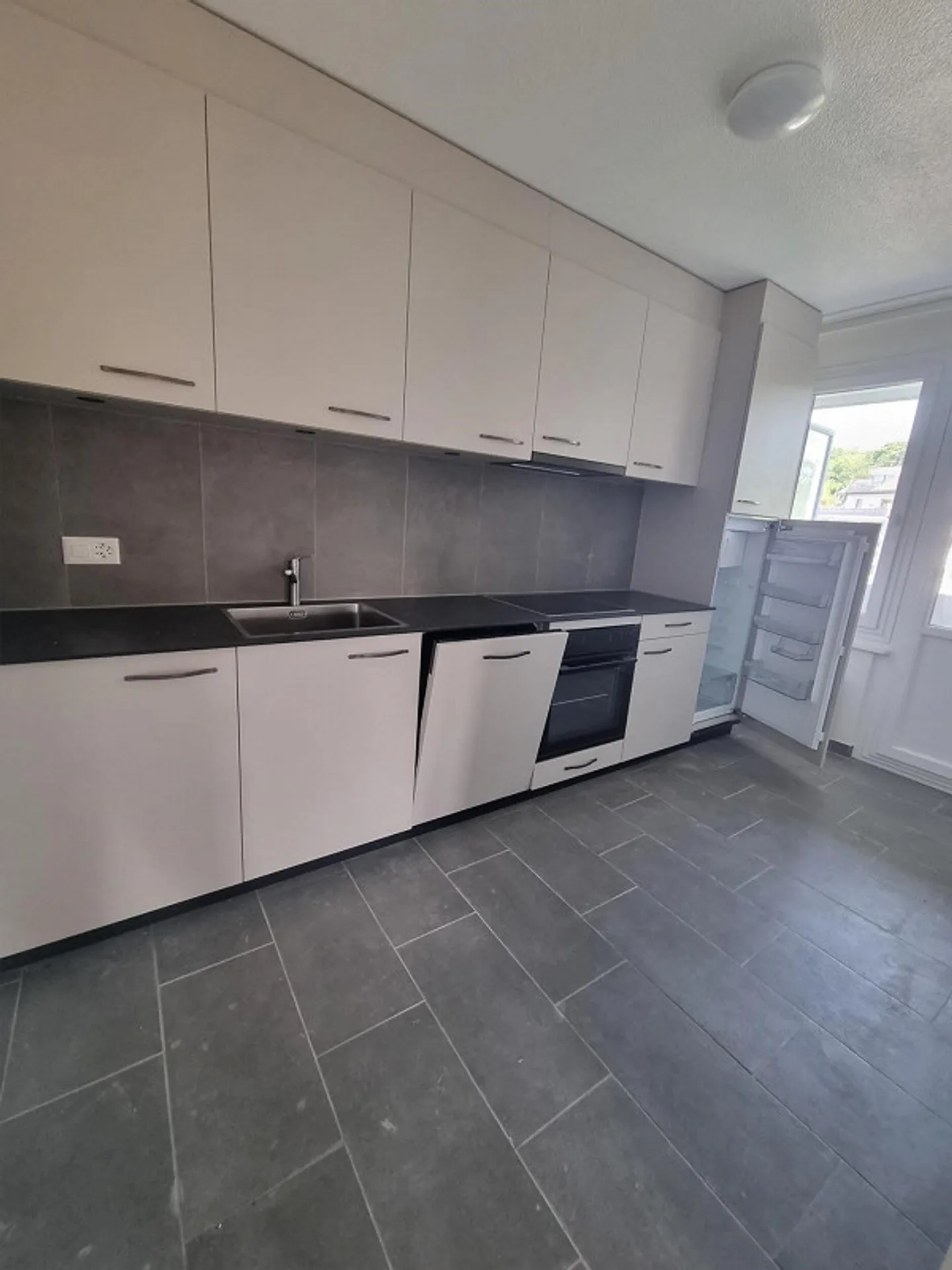 Incantevole appartamento di 2,5 locali con garanzia di affitto offerta! - Foto 3 di 8