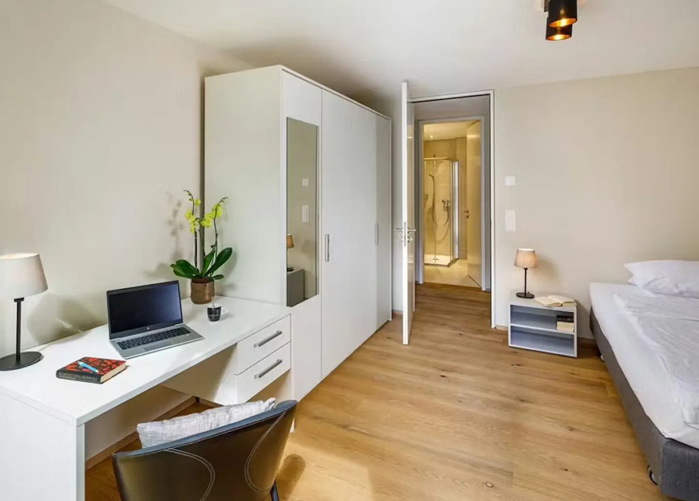 Charming Apartment in Kloten - Photo 4 of 10