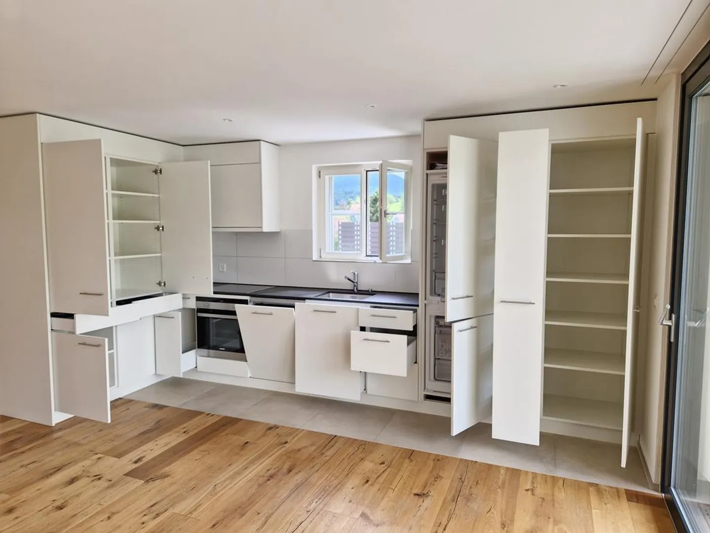 Appartement neuf lumineux et moderne dans un emplacement calme - Photo 3 sur 12