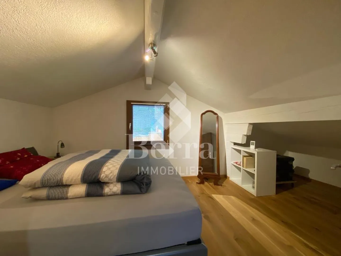 Schönes renoviertes Chalet mit unabhängigem Studio und Panoramablick auf den Genfer See - Foto 9 von 13