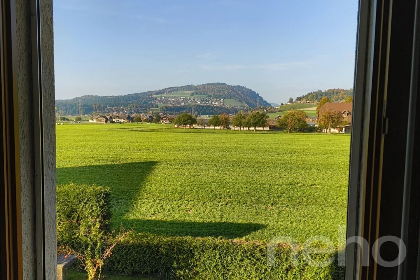 Bright 4.5-room apartment with fireplace, balcony, green view. Near Thun. - Photo 10 of 12
