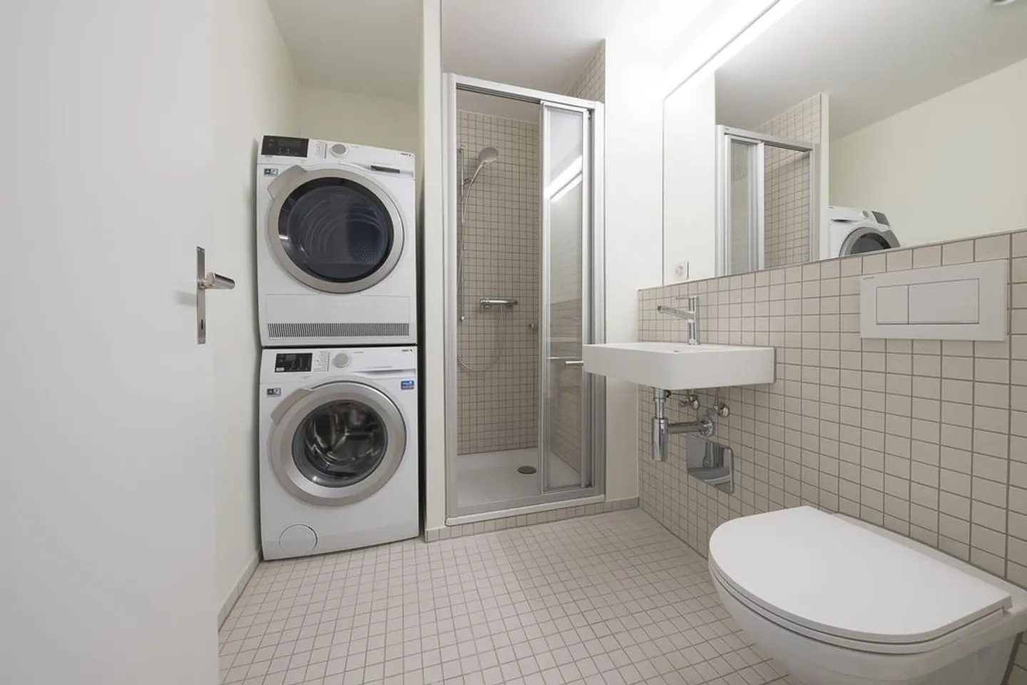 Attractive and bright apartment at Messeplatz - Photo 2 of 5