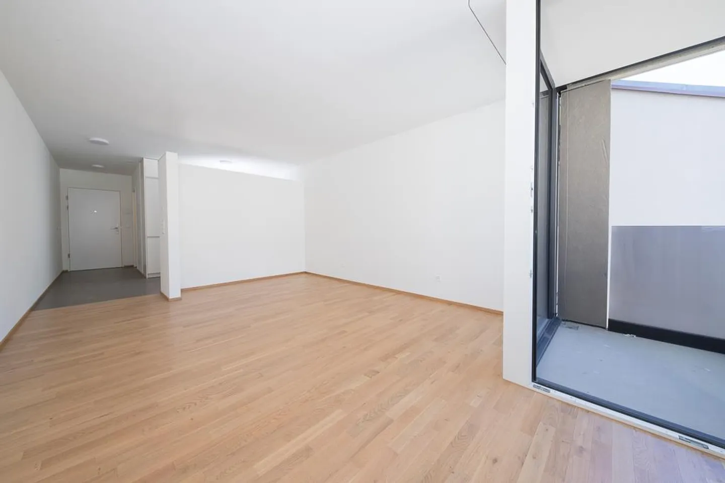 Attractive and bright apartment at Messeplatz - Photo 3 of 5