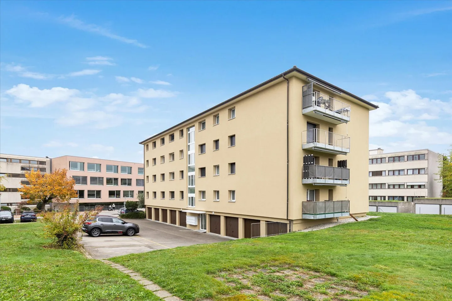 Magnificent renovated 4.5-room apartment - Photo 1 of 4