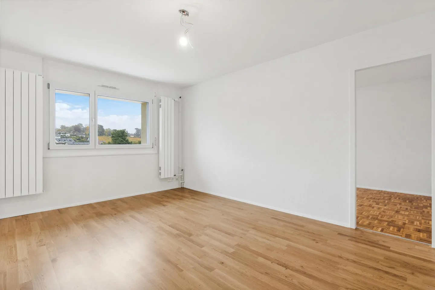 Magnificent renovated 4.5-room apartment - Photo 2 of 4