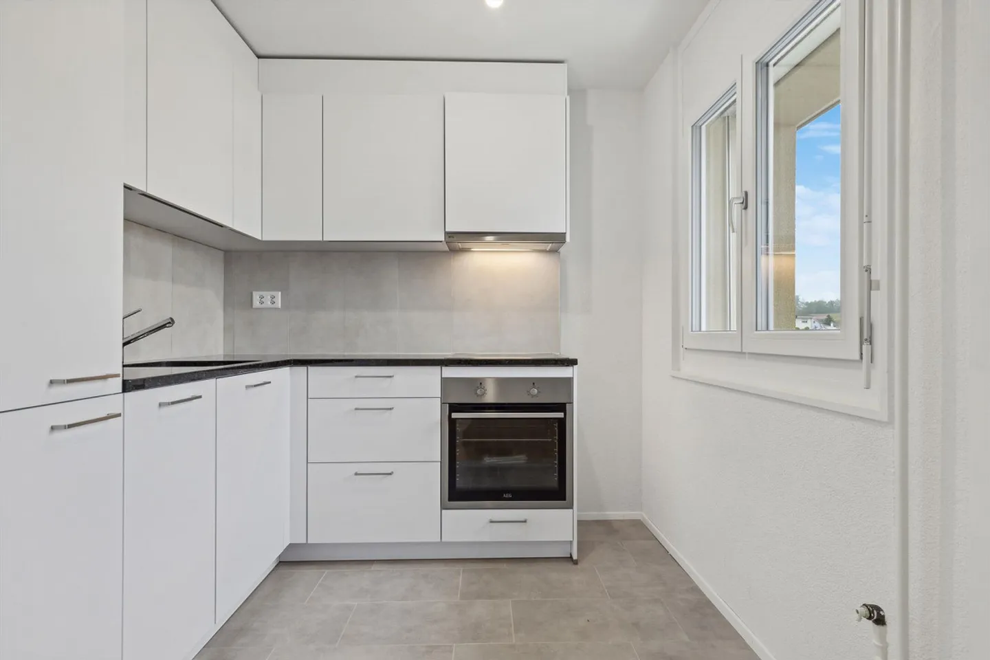 Magnificent renovated 4.5-room apartment - Photo 3 of 4