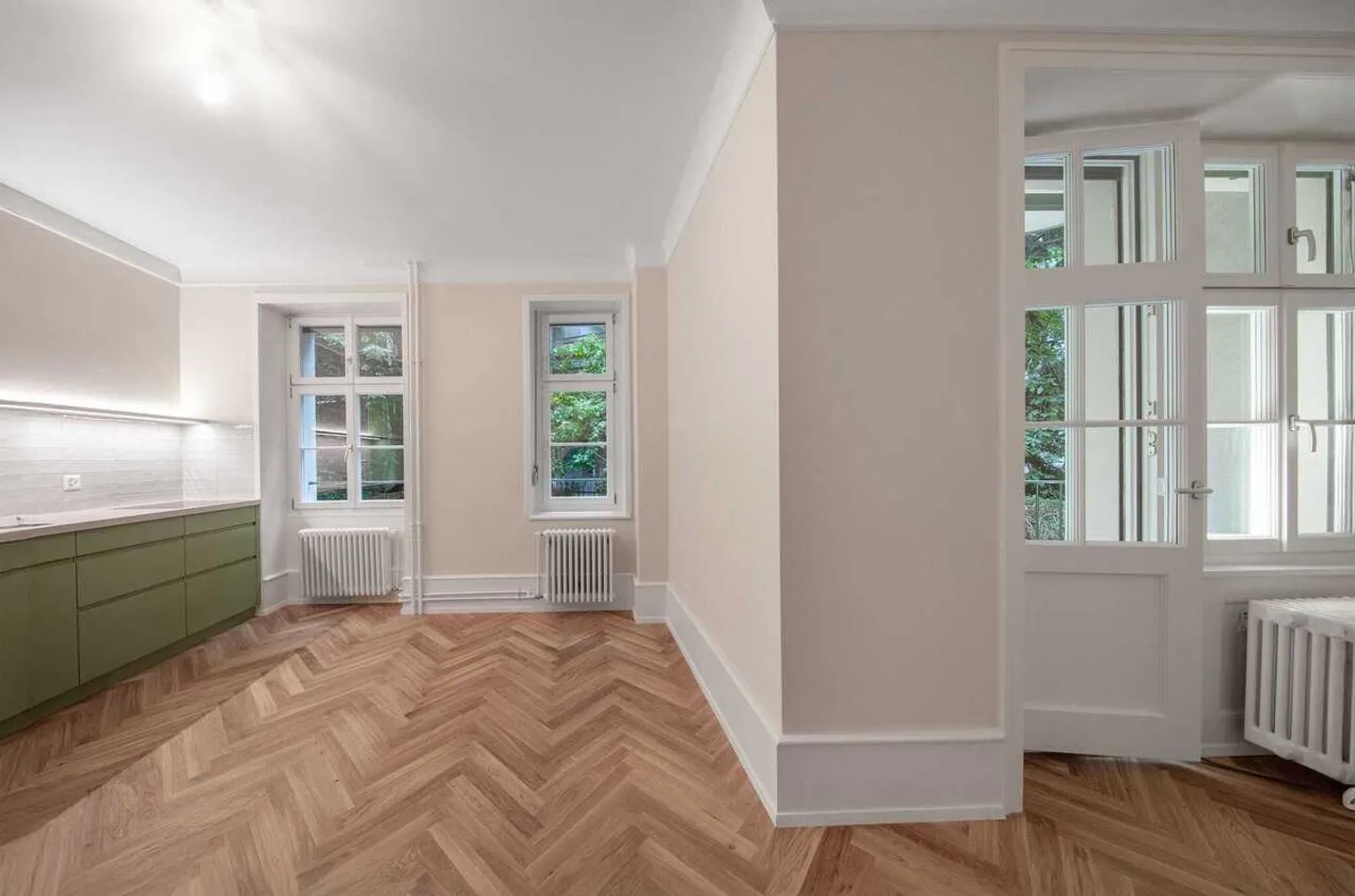 Charming Renovated Apartment - Photo 4 of 13