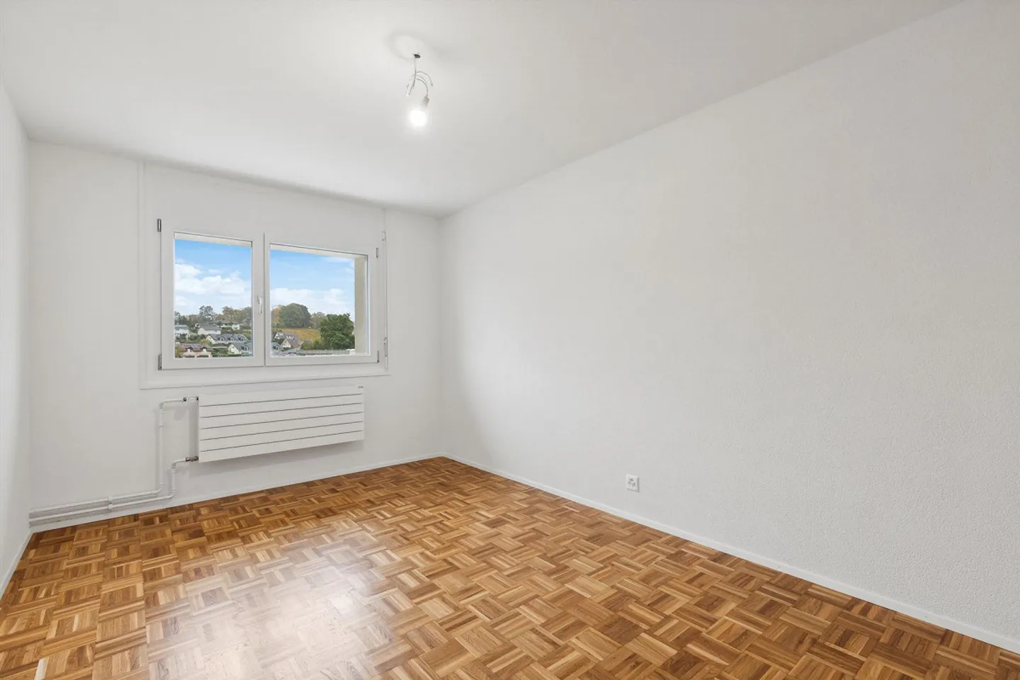 Magnificent renovated 4.5-room apartment - Photo 4 of 4