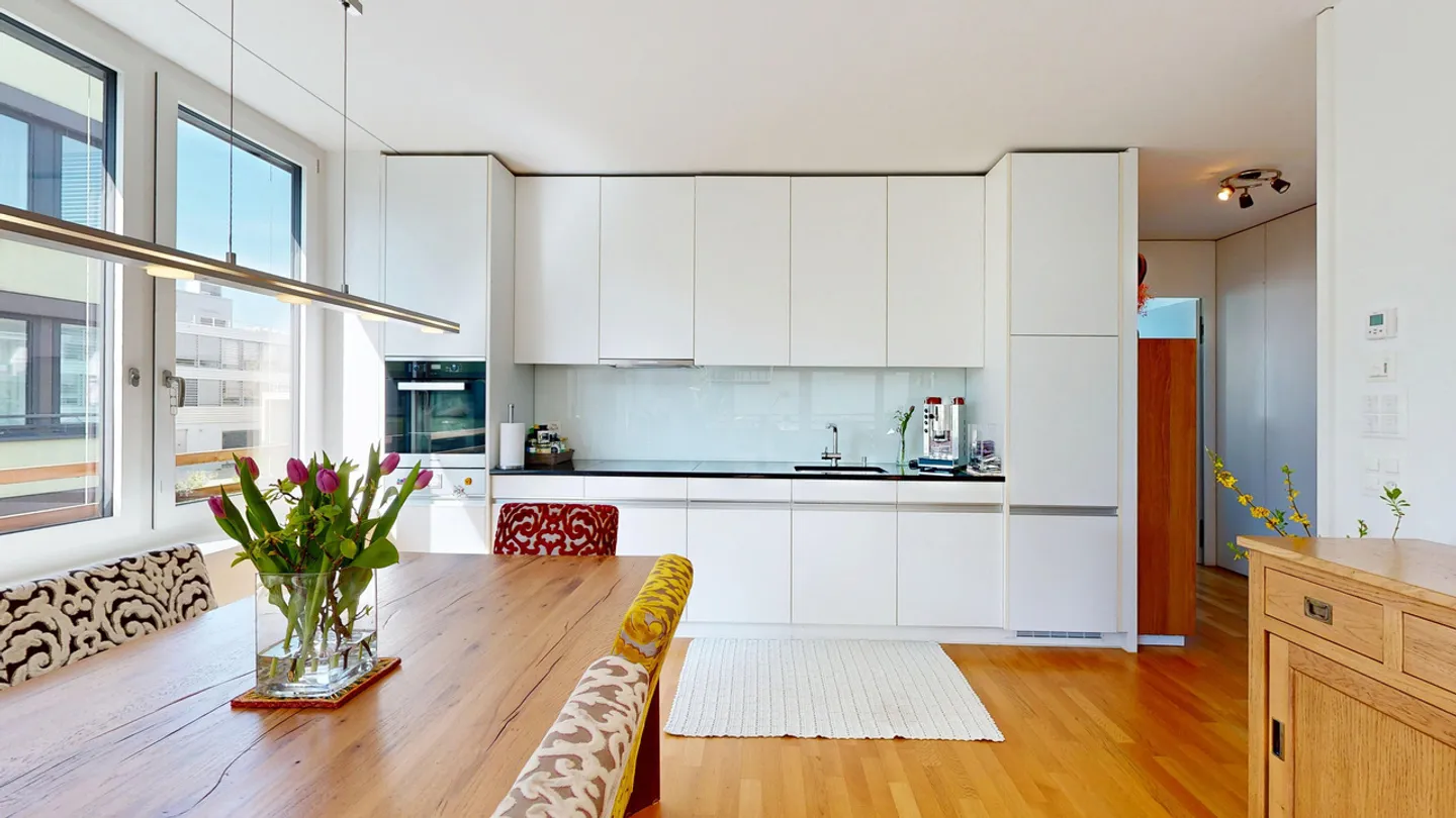 Modern 3.5-room apartment in building rights with parking space - Photo 3 of 15