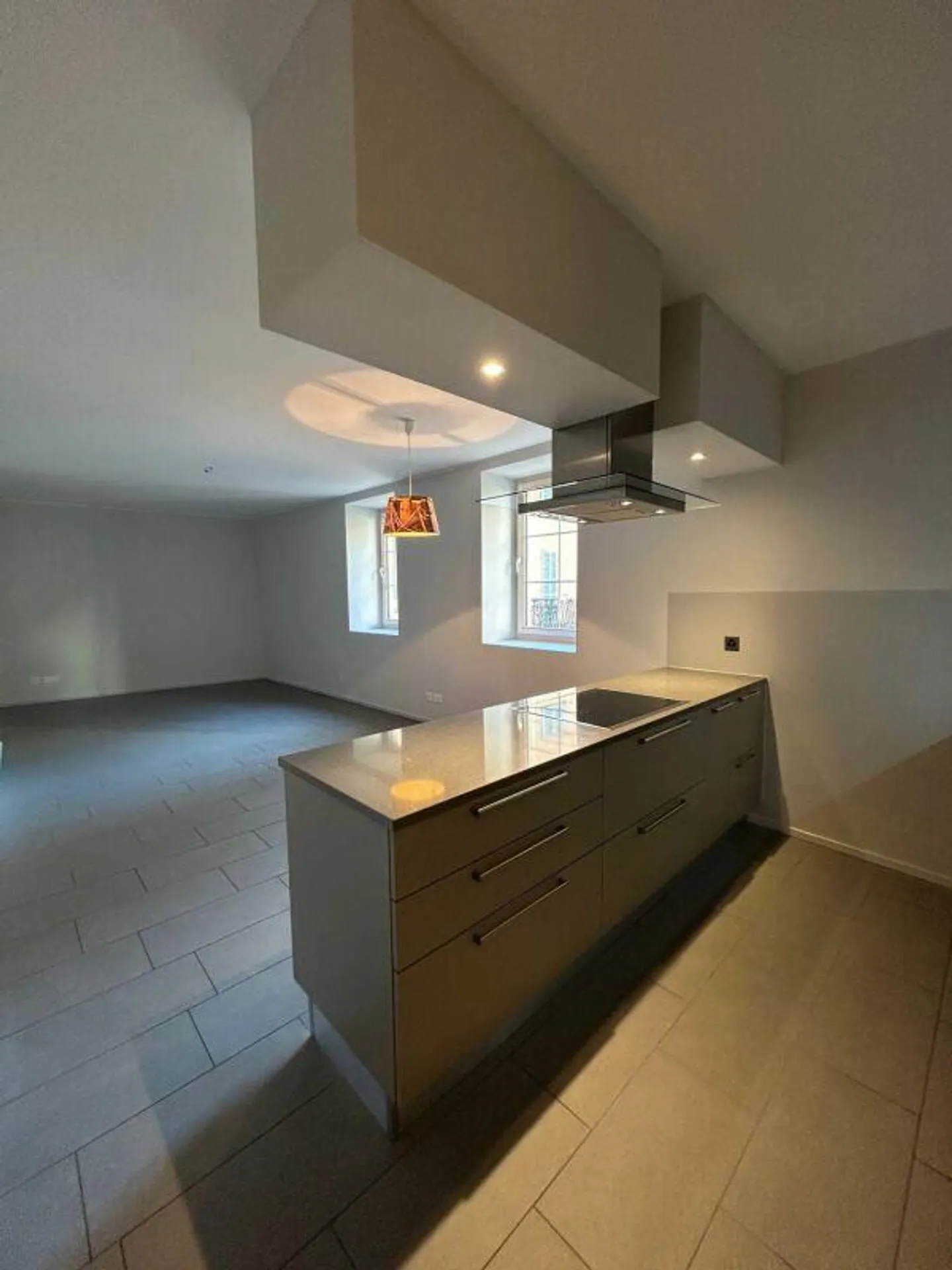 Appartement récemment rénové - Photo 3 sur 10