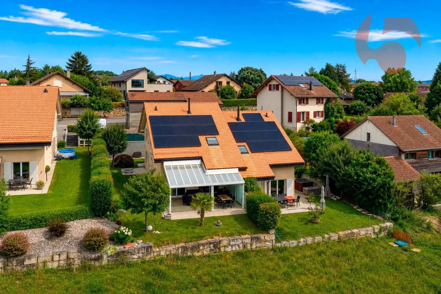 Magnificent 4.5-Room Villa with Panoramic View of the Jura and Surrounding Landscape - Photo 2 of 13