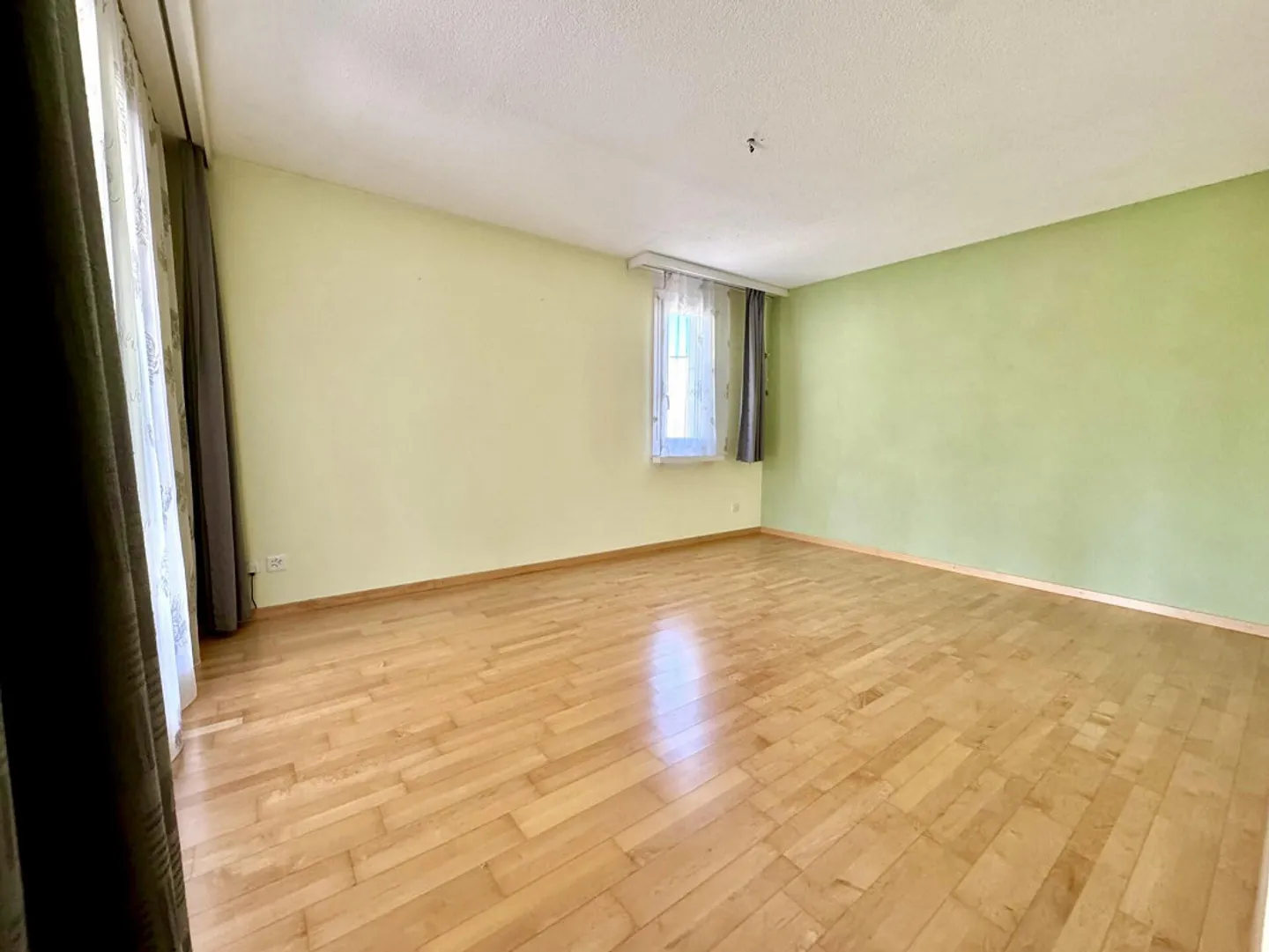 Offre exceptionnelle avec ascenseur, beaucoup d'espace et grand balcon - Photo 4 sur 9