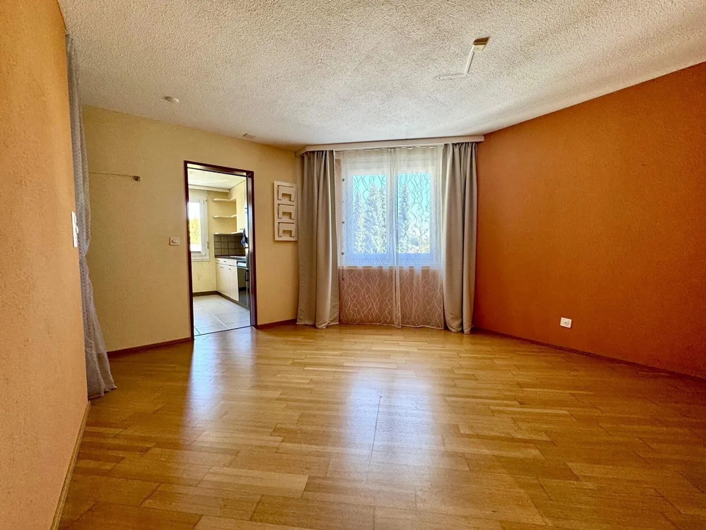 Offre exceptionnelle avec ascenseur, beaucoup d'espace et grand balcon - Photo 8 sur 9