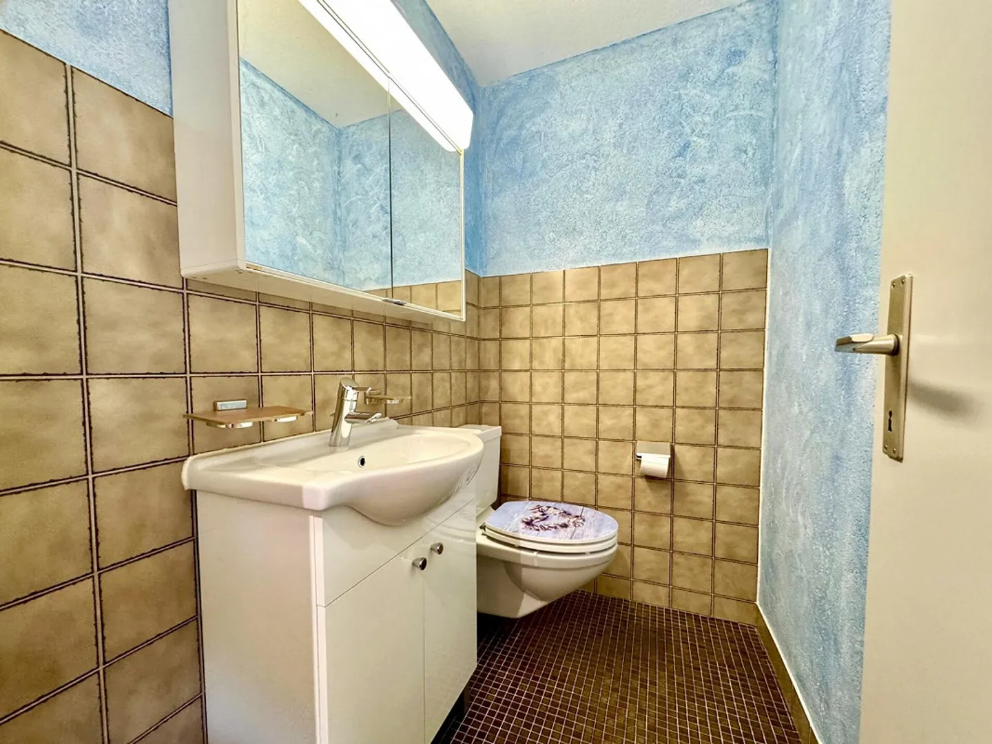 Offre exceptionnelle avec ascenseur, beaucoup d'espace et grand balcon - Photo 9 sur 9
