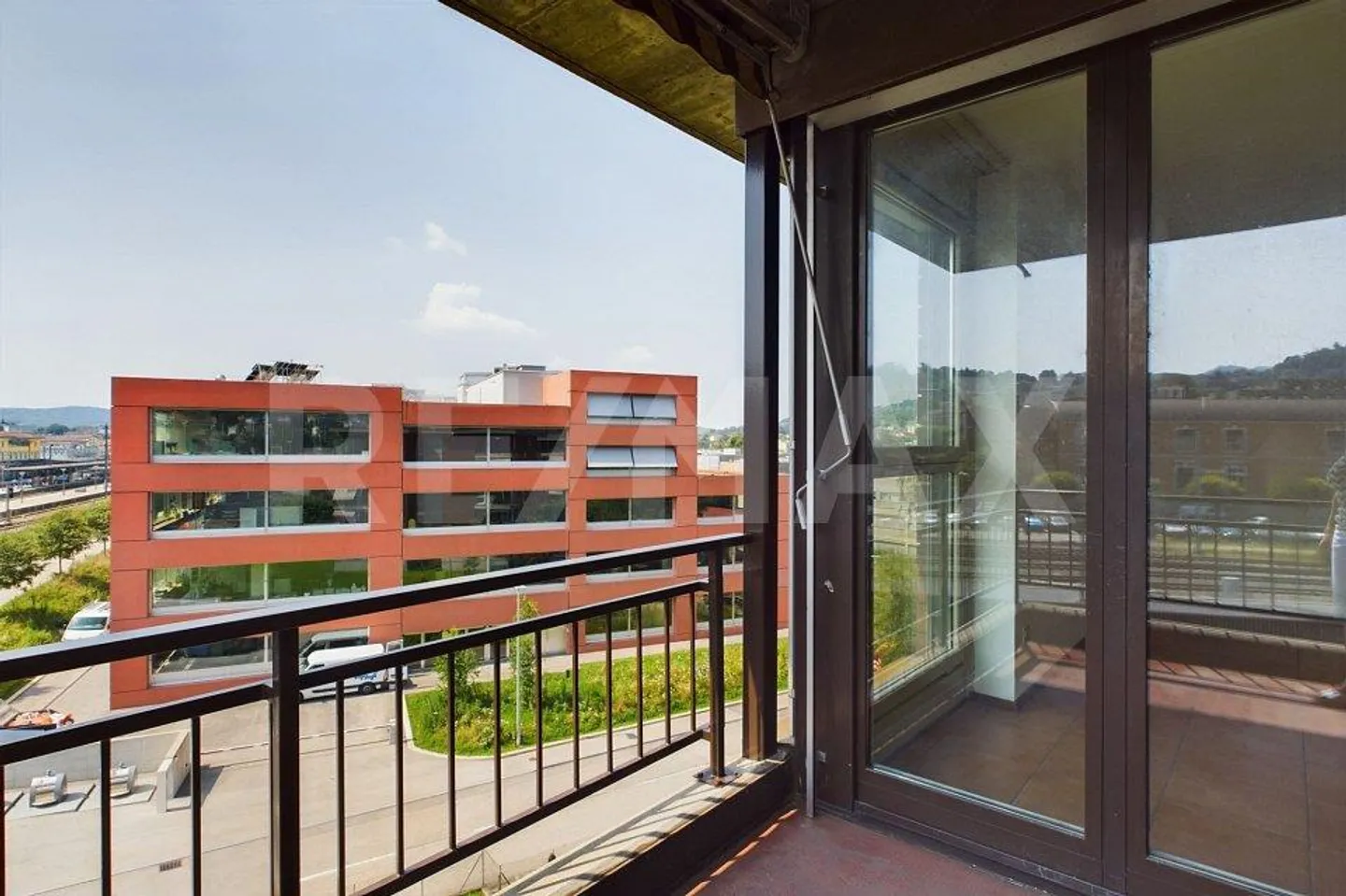 Luminoso appartamento di 3,5 locali con balcone e posto auto - Foto 11 di 11