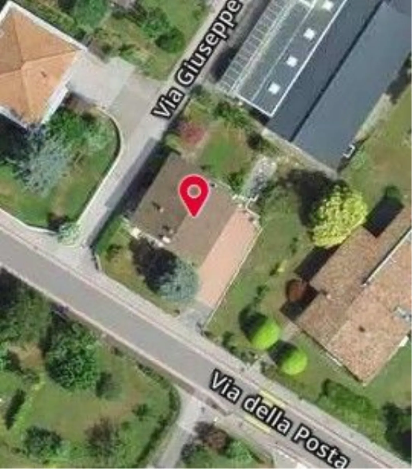 Residence with an apartment and a second housing unit - Photo 3 of 4