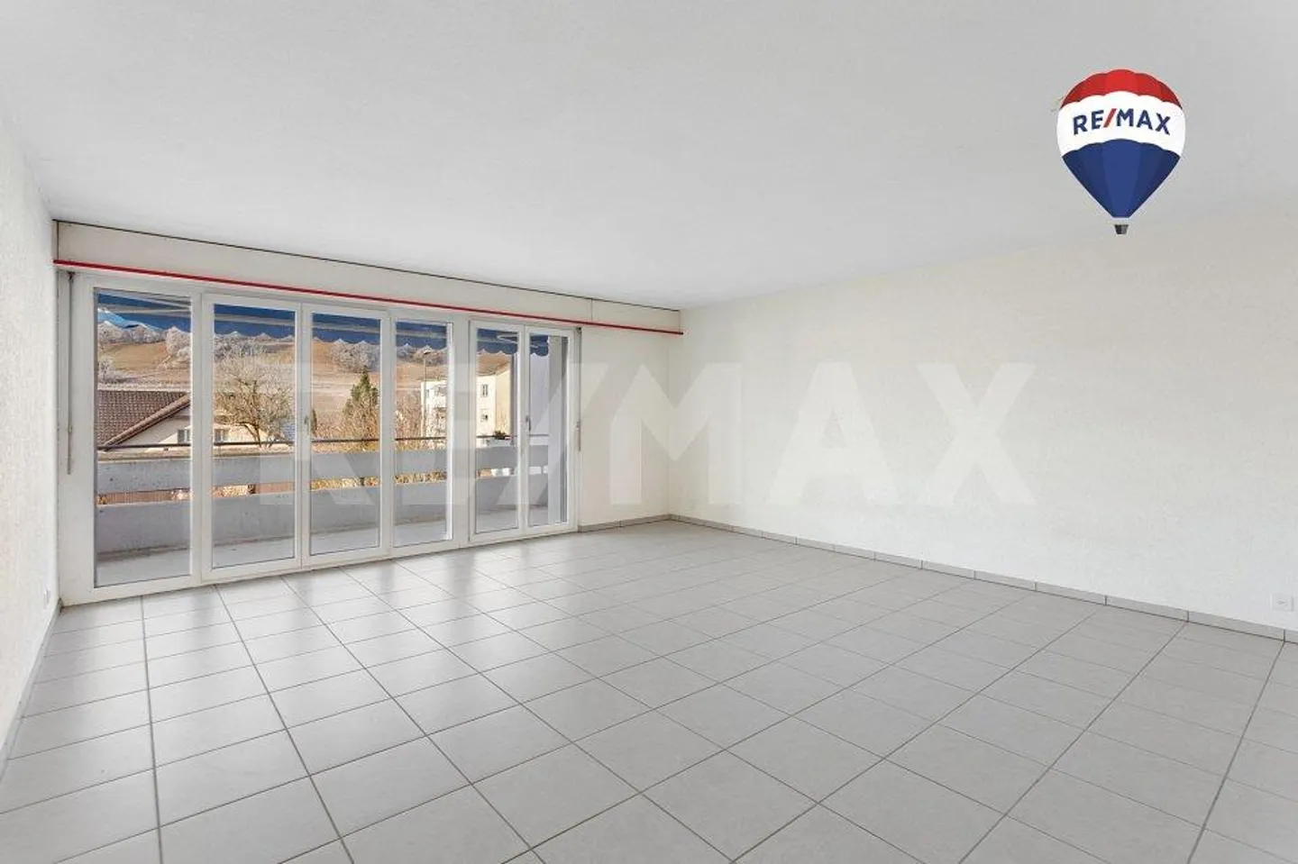 Spacious 4.5-room condominium with 2 balconies - Photo 1 of 12